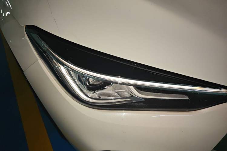 Used Infiniti QX50 2018 2.0T Two-Wheel Drive Fashion Edition Right Front Headlight