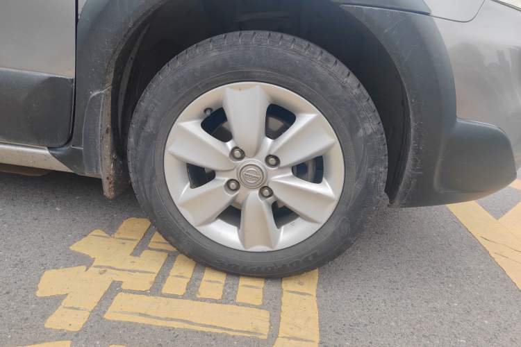 Used Nissan Livina 2010 JINRUI Edition 1.6L Manual Smart Model Right Front Wheel Hub