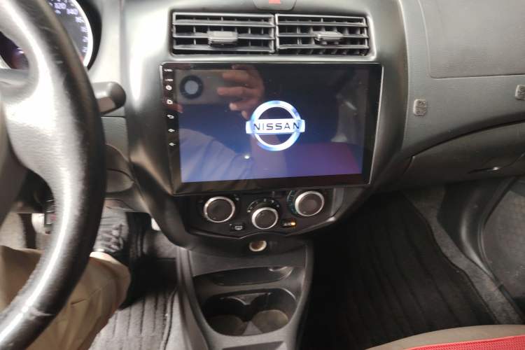 Used Nissan Livina 2013 1.6XL Manual Luxury Edition Audio And AC Panel
