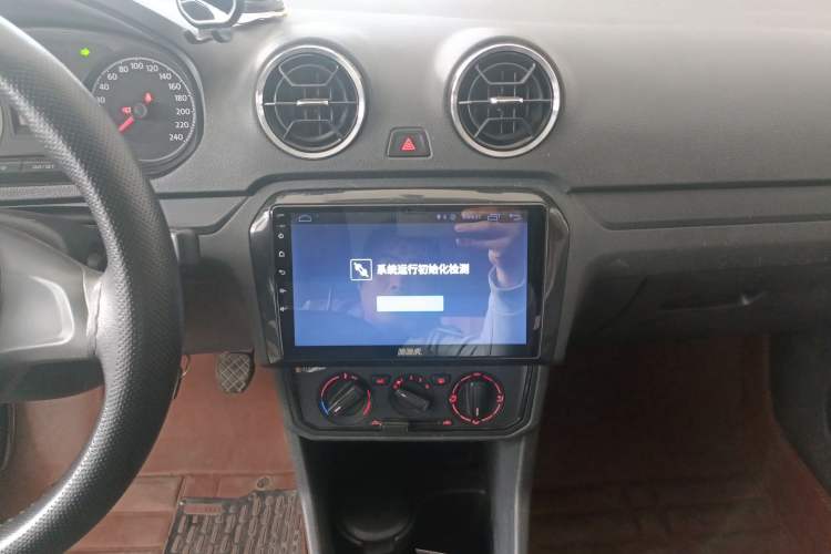 Used Volkswagen Jetta 2019 Dream Edition 1.5L Manual Fashion Version Audio And AC Panel