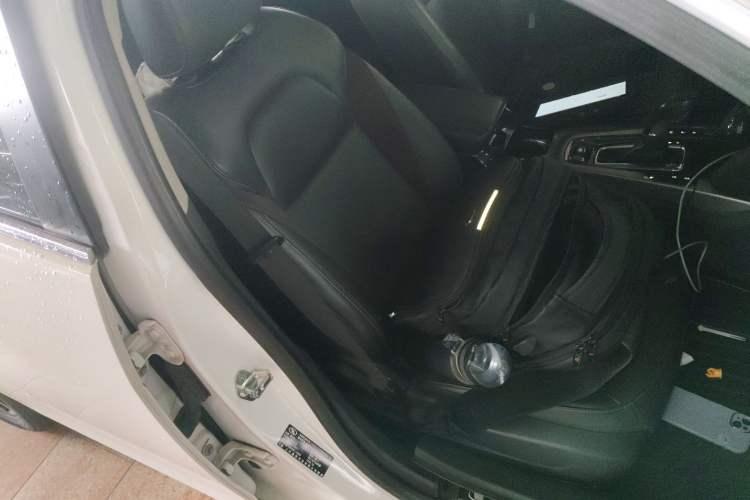 Used Chevrolet Malibu 2017 1.5T Automatic Luxury Edition Right Front Seat