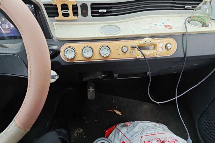 Used Wuling Hongguang MINIEV 2022 Macaron Fashion Edition Lithium-Nickel-Cobalt-Alpha-oxide Audio And AC Panel