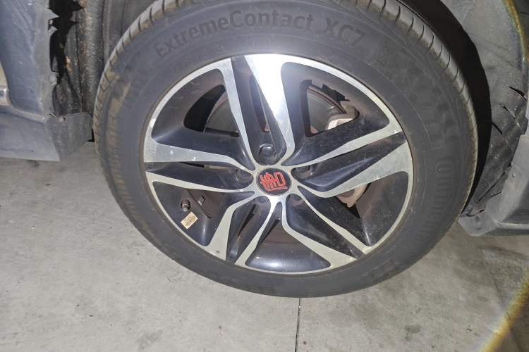 Used BYD Tang New Energy 2015 2.0T Four-Wheel-Drive Flagship Model Right Front Wheel Hub