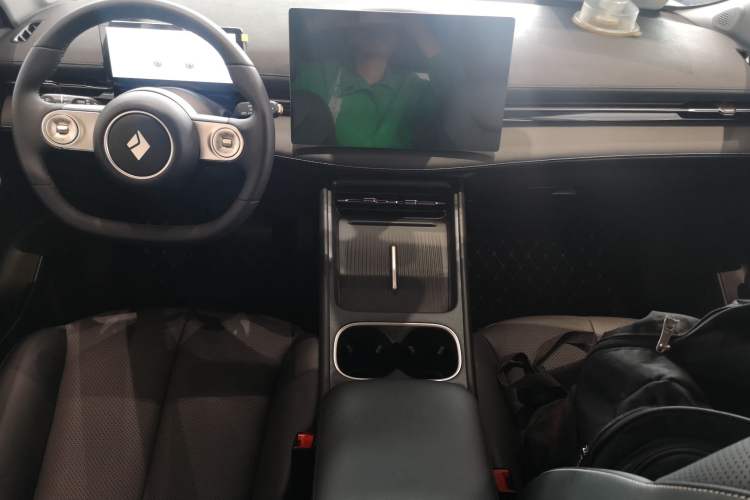 Used Baojun Yunhai 2024 140km Plug-in Hybrid Version Center Console
