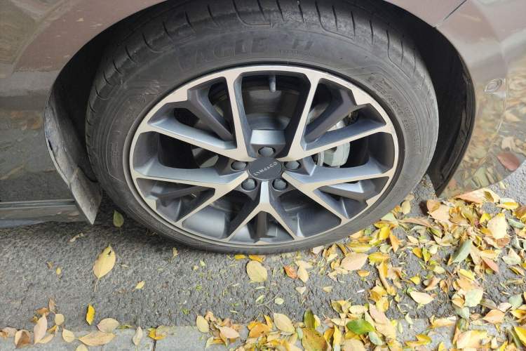 Used Lynk & Co 03 2022 1.5TD DCT JingPro Right Front Wheel Hub