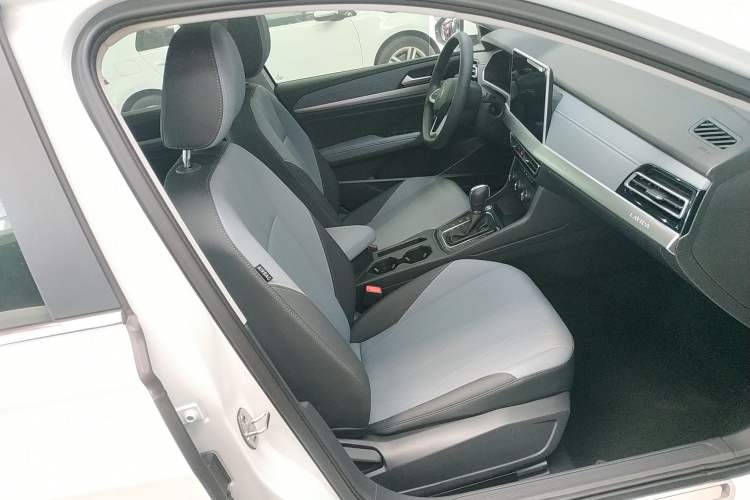 Used Volkswagen Lavida 2024 1.5L Automatic Starry Sky 5 Million Edition Right Front Seat