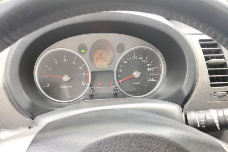 Used Nissan X-Trail 2010 2.5L CVT Luxury Edition 4WD Odometer Close Up