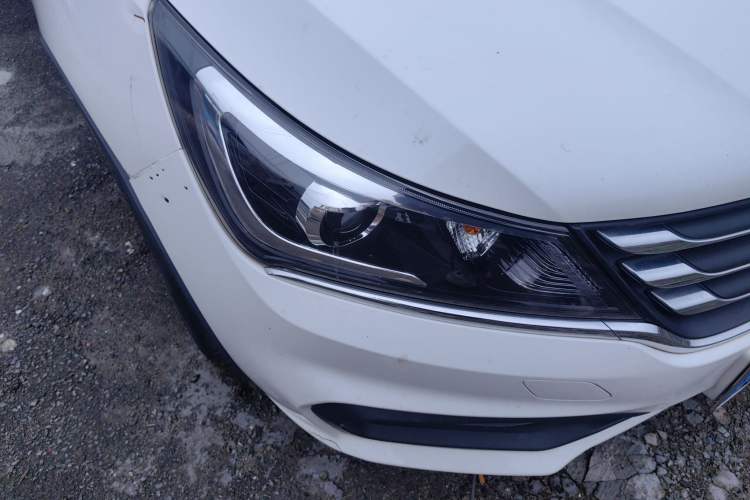 Used Baojun 310W 2017 1.5L Manual Fashion Model China V Right Front Headlight