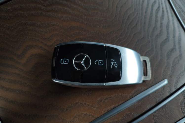 Used Mercedes-Benz E-Class 2018 Facelift E 300 L Luxury Edition
