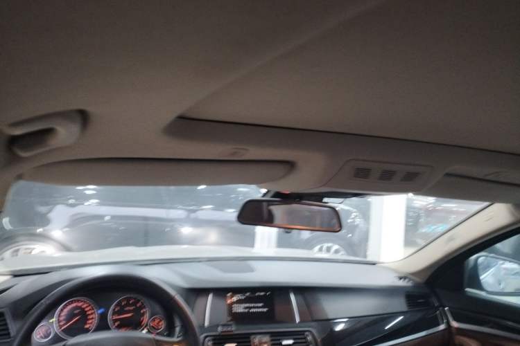 Used BMW 5 Series 2014 520Li Elegant Model
