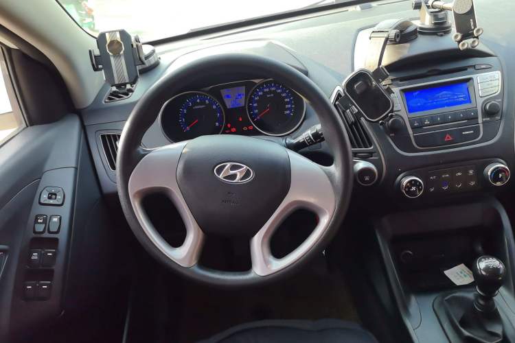 Used Hyundai ix35 2015 2.0L Manual Two-Wheel Drive Comfort Version China V Standard
