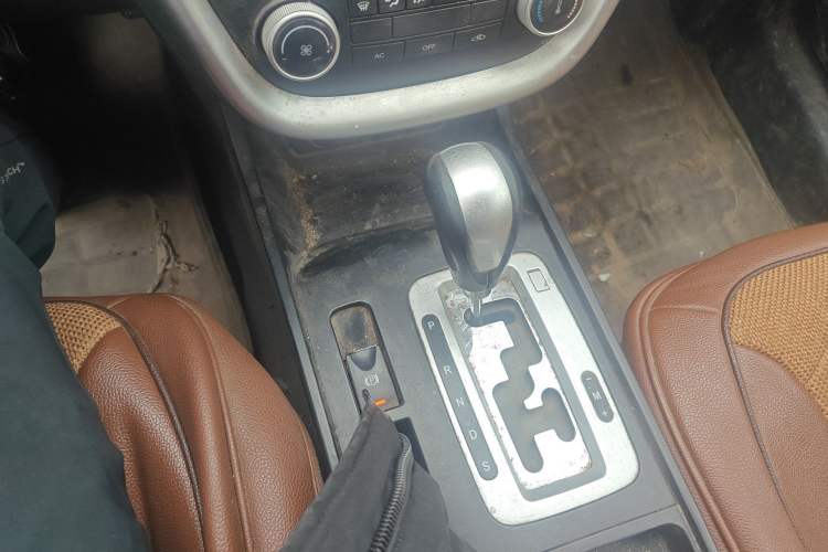 Used Bestune X80 2013 2.0L automatic comfort version Gear Lever