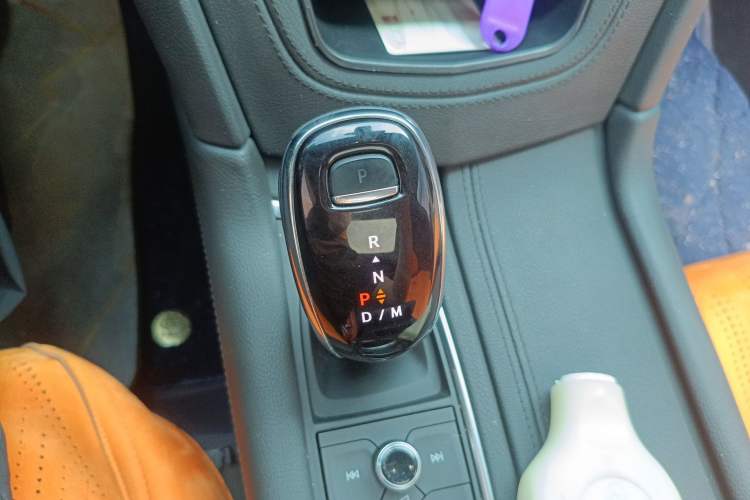 Used Cadillac XT5 2022 2.0T Two-Wheel Drive Luxury Version Gear Lever