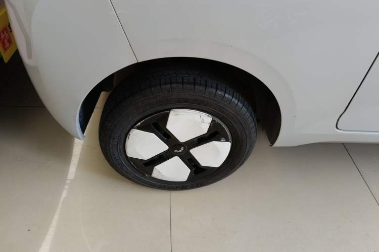 Used Wuling Hongguang MINIEV 2024 3rd Generation 215km Advanced Version Right Rear Wheel Hub