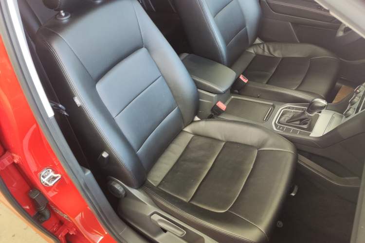 Used Volkswagen Golf Sportsvan 2016 230TSI Automatic Trend Edition Right Front Seat