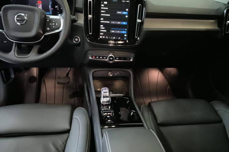 Used Volvo XC40 2024 B4 4x4 Smart Luxury Edition
