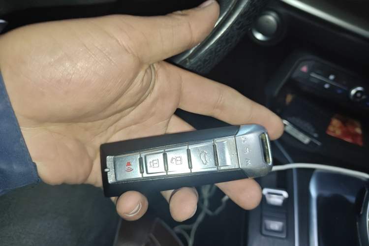 Used Wey VV6 2020 2.0T Two-Wheel Drive Smart Enjoyment+