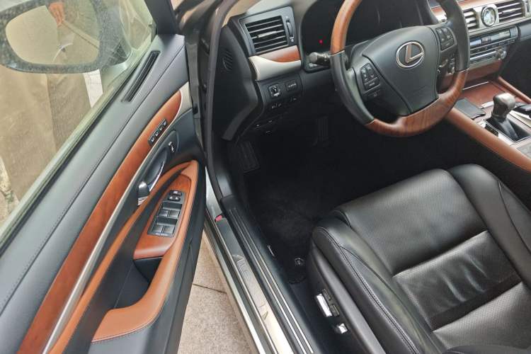 Used Lexus LS 2014 460L
