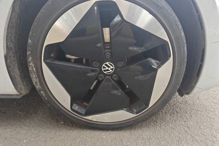 Used Volkswagen ID.3 2023 Upgraded Model Pure Intelligent Enjoyment Version Right Front Wheel Hub