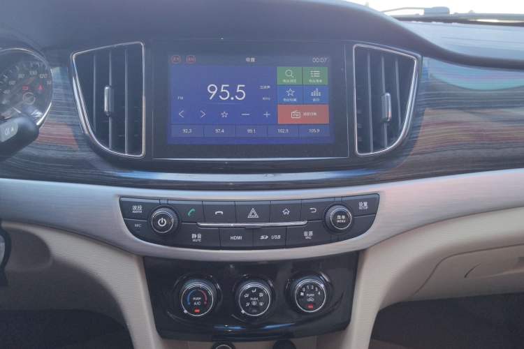 Used Baojun 730 2016 1.5L Manual Comfort Version 7 Seats China V Emission Standard Audio And AC Panel