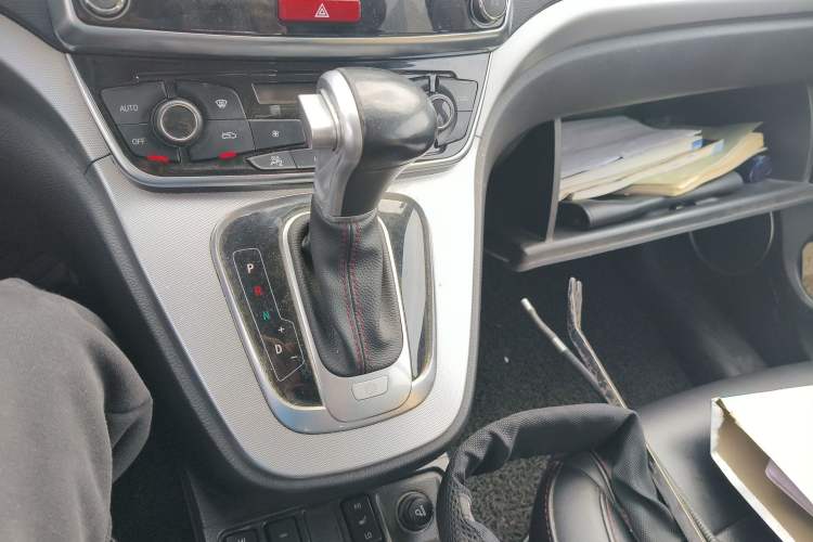 Used Haval H6 2017 Red-Label Sport Edition 1.5T Automatic Two-Wheel Drive Luxury Model Gear Lever