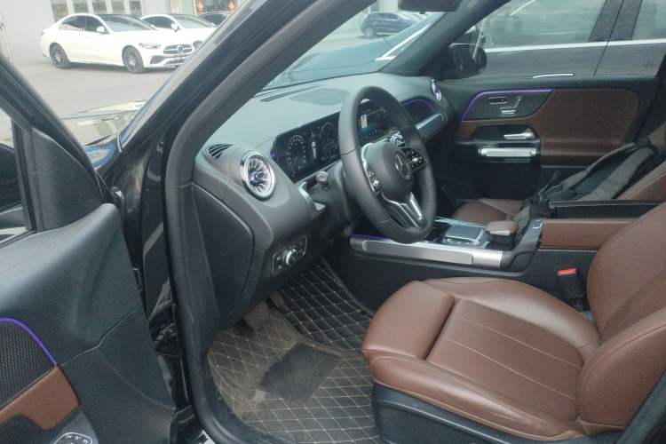 Used Mercedes-Benz GLB 2022 GLB 220 Fashion Model Left Front Seat