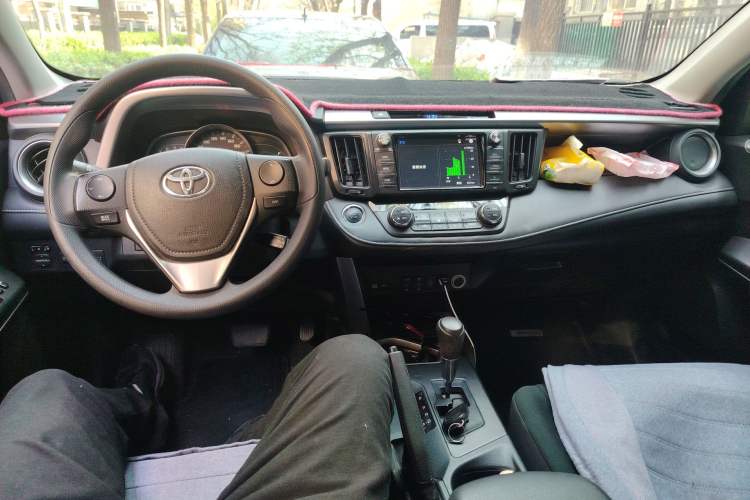 Used Toyota RAV4 2016 2.0L CVT Two-Wheel Drive Comfort Edition China V Standard
