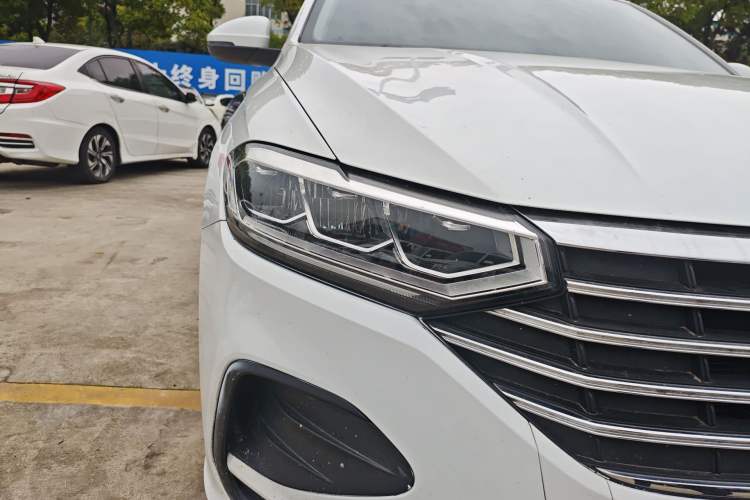 Used Volkswagen Lavida 2023 Revised 1.5L Automatic DeYi Edition Right Front Headlight