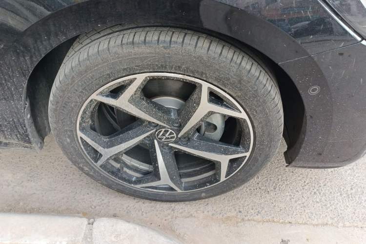 Used Volkswagen Passat 2023 Revised 380TSI Luxury Edition Right Front Wheel Hub