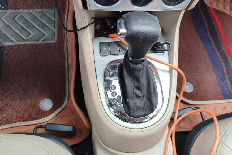 Used Volkswagen Lavida 2011 1.6L Automatic Premium Edition Gear Lever