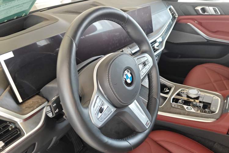 Used BMW X5 2023 xDrive 30Li Luxury M Sport Night Edition Package Steering Wheel
