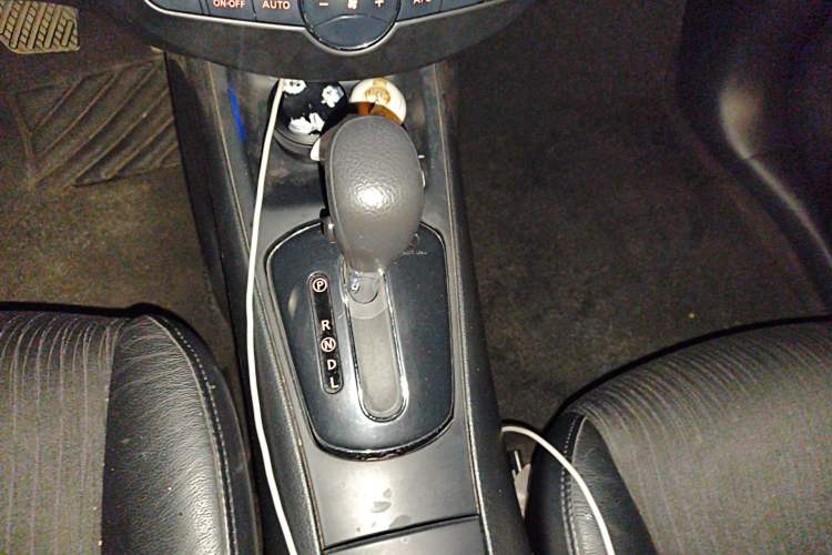 Used Nissan Tiida 2011 1.6L CVT Smart Version Gear Lever