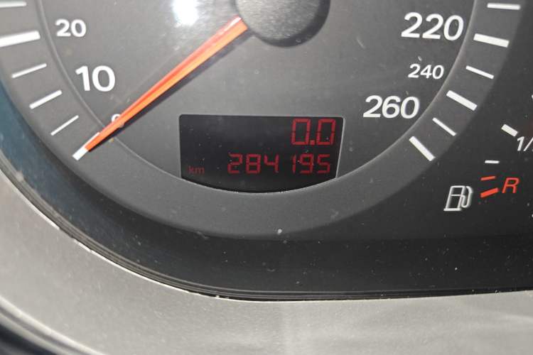 Used Audi Q7 2006 3.6 FSI quattro Base Model Odometer Close Up