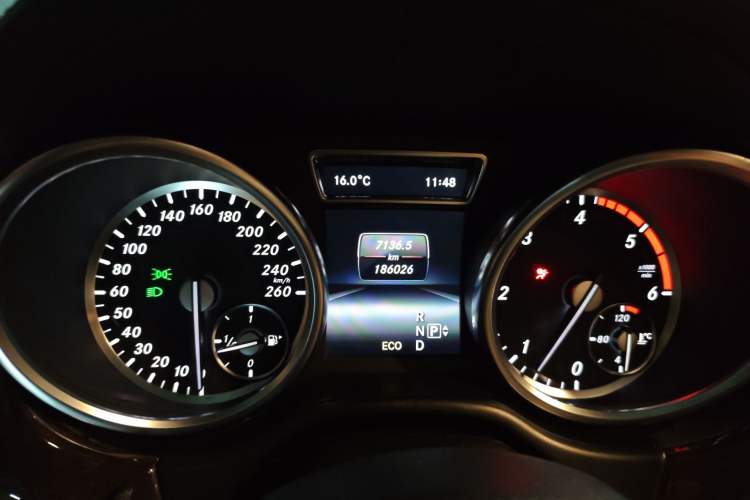 Used Mercedes-Benz GL-Class 2014 GL 350 CDI 4MATIC Odometer Close Up