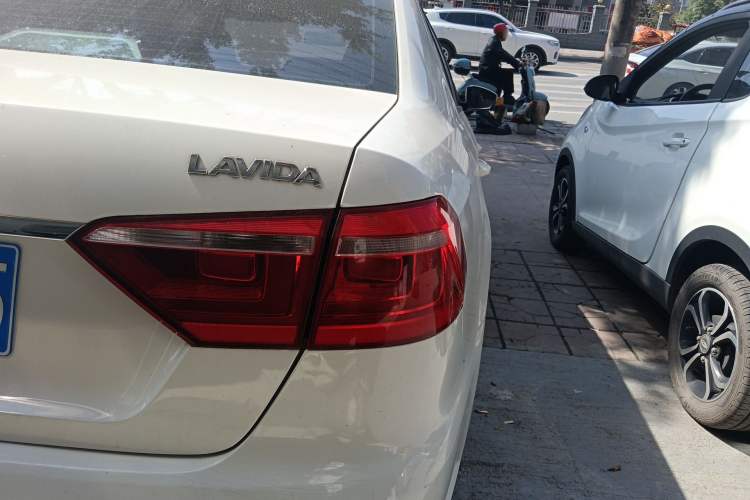 Used Volkswagen Lavida 2017 1.6L Automatic Comfort Edition
