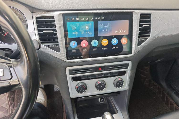 Used Volkswagen Golf Sportsvan 2016 230TSI Automatic Trend Edition Audio And AC Panel