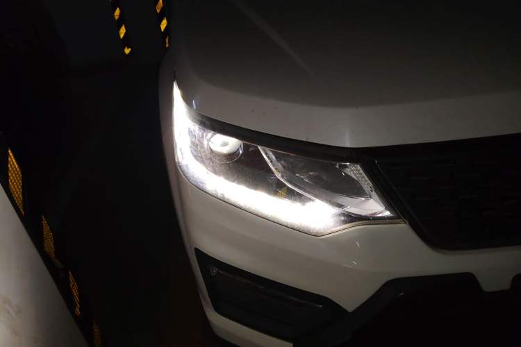 Used CHANGAN OSHAN CX70 2017 CX70T 1.5T Manual Zunqing Edition