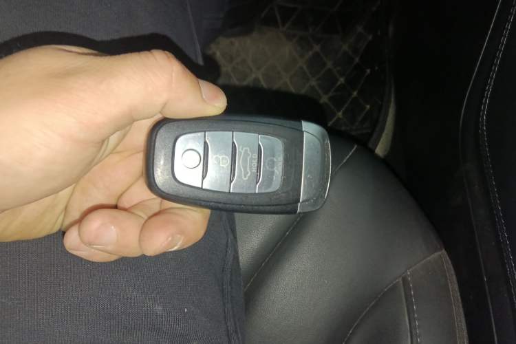 Used Hongqi H5 2022 Classic Model Facelift 1.8T Automatic Smart Connect Flagship Edition Interior 1