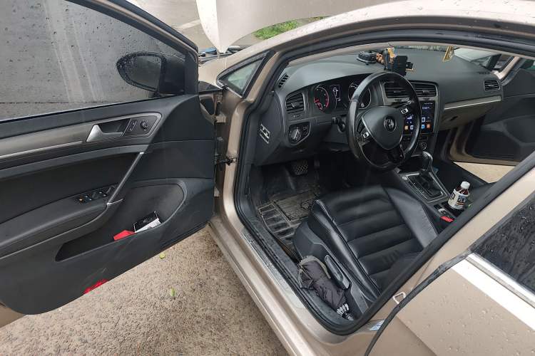 Used Volkswagen Golf 2015 1.4TSI Automatic Luxury Model
