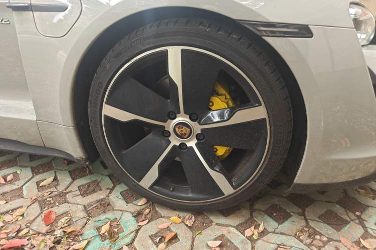 Used Porsche Taycan 2022 Taycan Right Front Wheel Hub