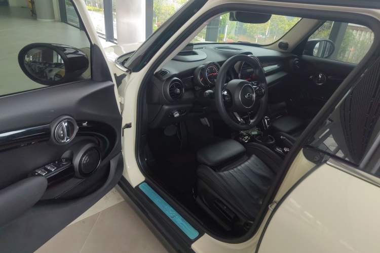 Used MINI 2019 2.0T COOPER S Artist Five-Door Edition Driver Seat