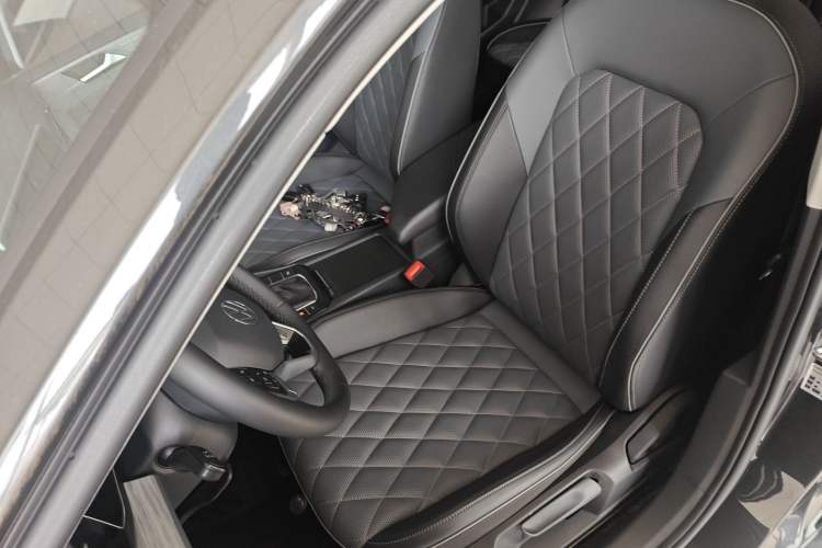 Used Volkswagen Sagitar 2023 300TSI DSG Excellence Edition Left Front Seat