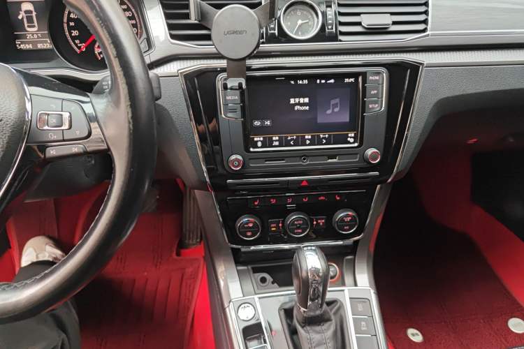 Used Volkswagen Passat 2017 330TSI DSG Luxury Edition Audio And AC Panel