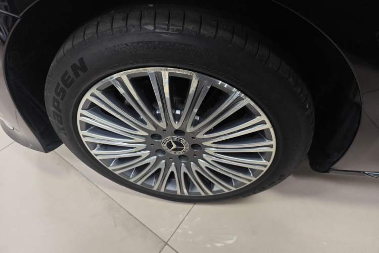 Used Mercedes-Benz E-Class 2022 Second Facelift E 300 L Luxury Edition
