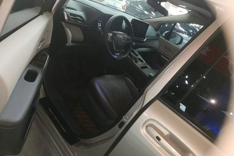 Used Toyota SIENNA 2021 2.5L Hybrid Comfort Edition Driver Seat