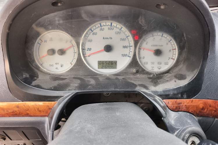 Used Golden Dragon Hiace 2010 2.0L Long-Wheelbase Gasoline Premium Version V20 Odometer Close Up