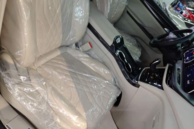 Used Buick GL8 2022 ES Landtrek 653T Comfort Edition Right Front Seat