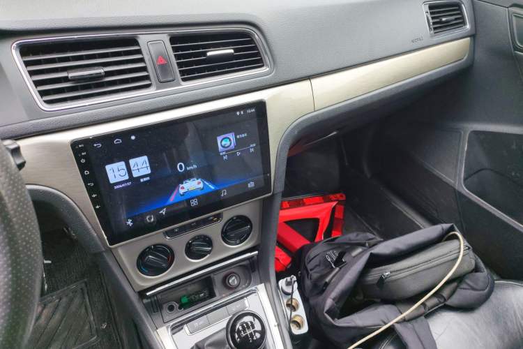 Used Volkswagen Lavida 2013 Restyled Classic 1.6L Manual Comfort Edition Audio And AC Panel