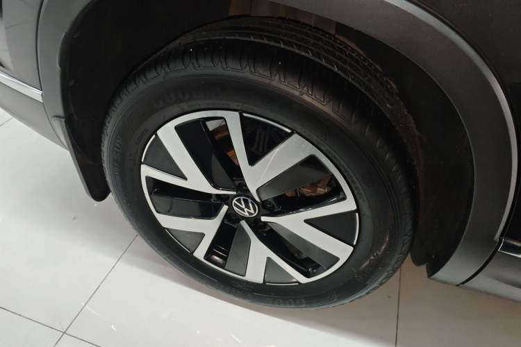 Used Volkswagen Tayron 2023 330TSI Two-Wheel-Drive Luxury Plus Advanced Version Right Rear Wheel Hub