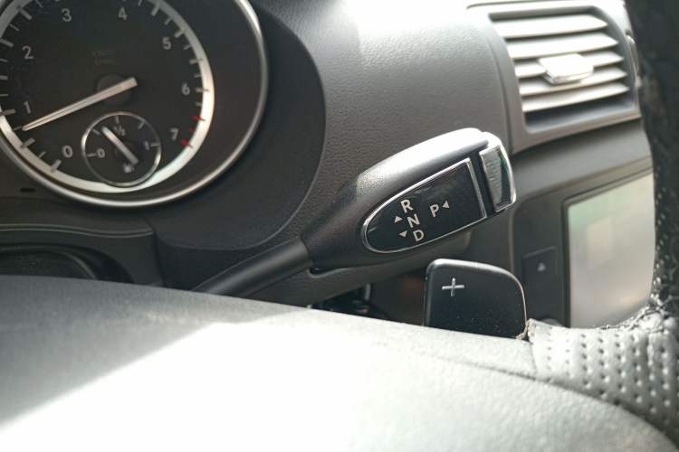 Used Mercedes-Benz R-Class 2017 R 320 4MATIC Business Edition Prestige Model
